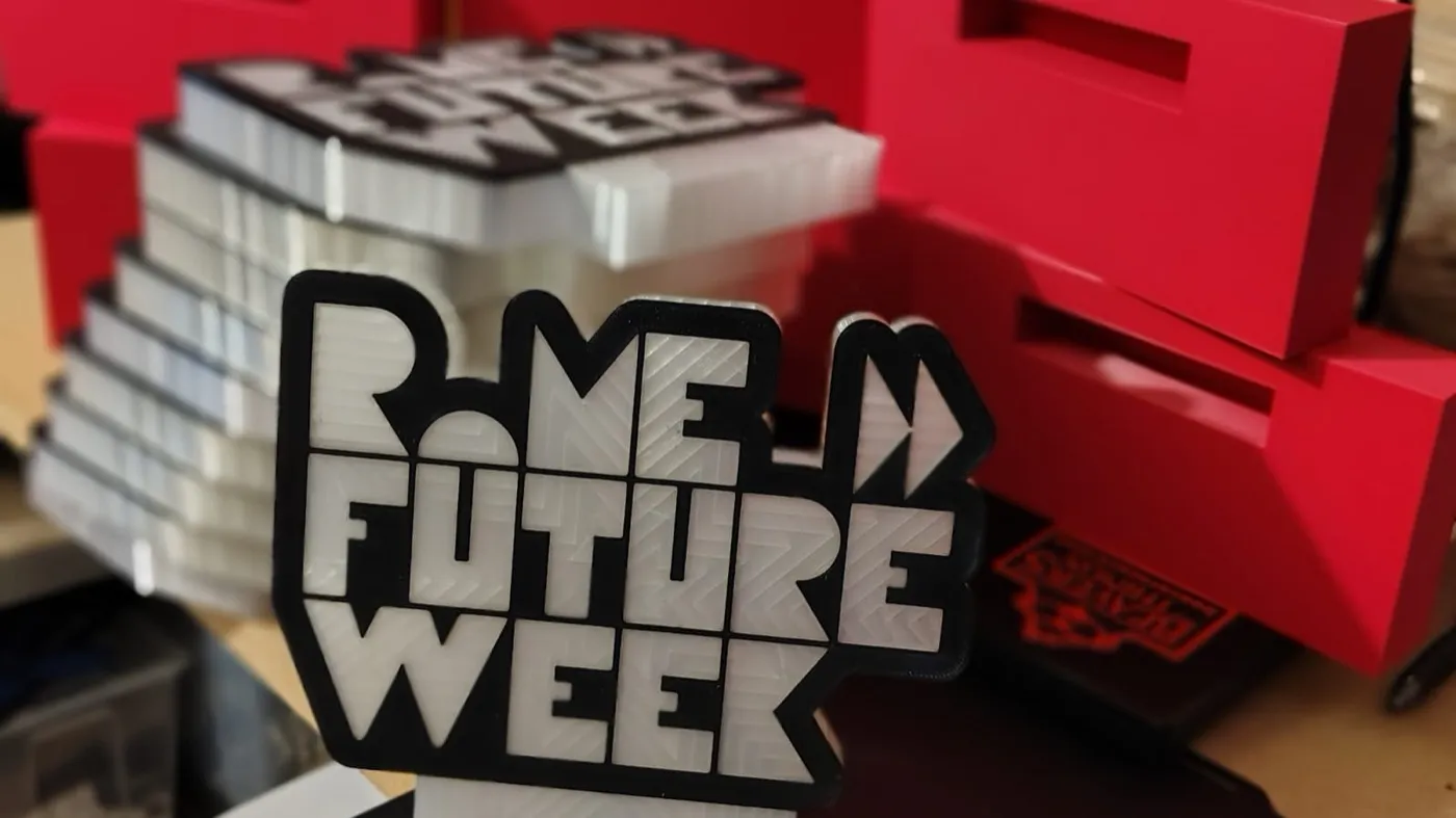 Premio Rome Future Week stampato in 3D, logo dell'evento in multimateriale